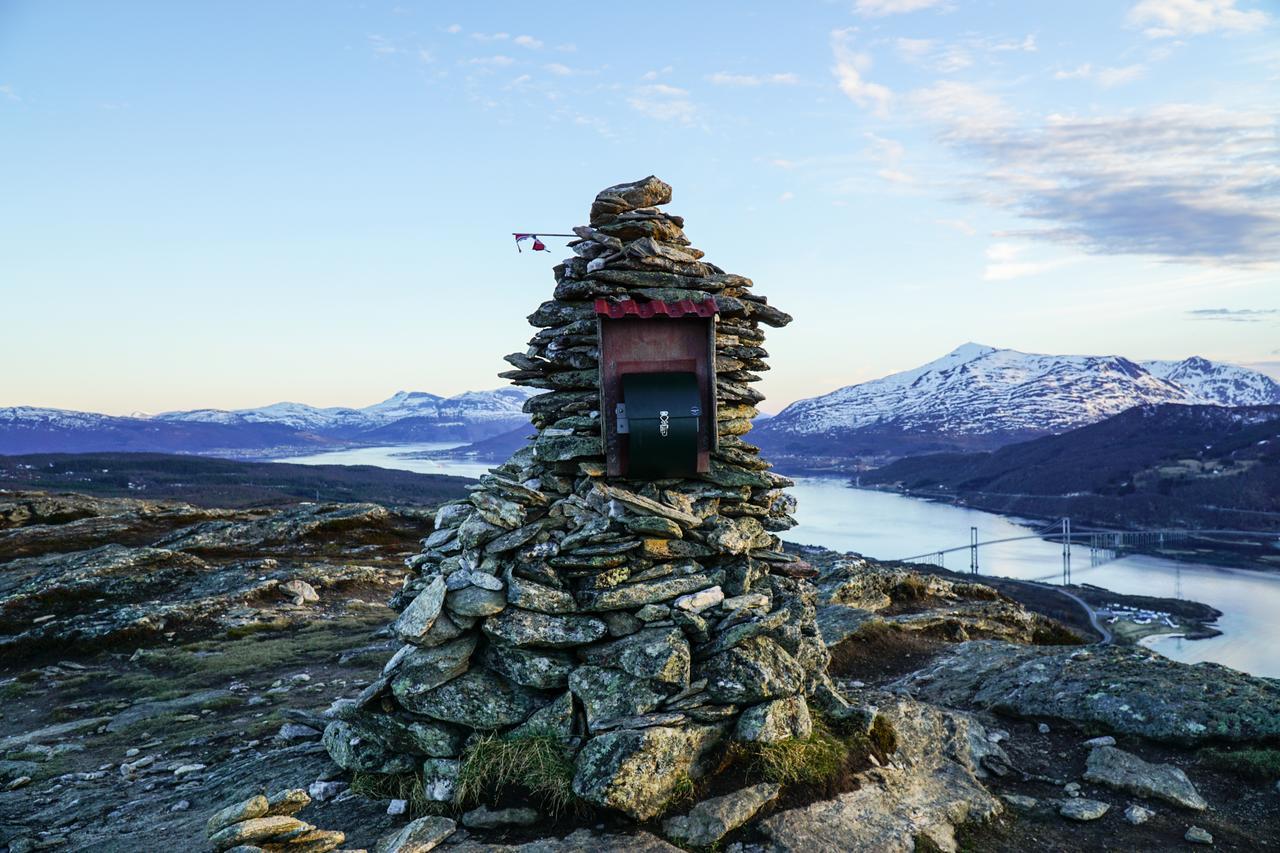 Tjeldsundbrua Camping Hotel Evenskjer Bagian luar foto