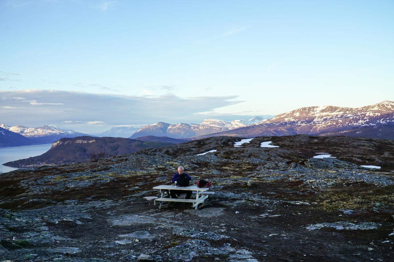 Tjeldsundbrua Camping Hotel Evenskjer Bagian luar foto