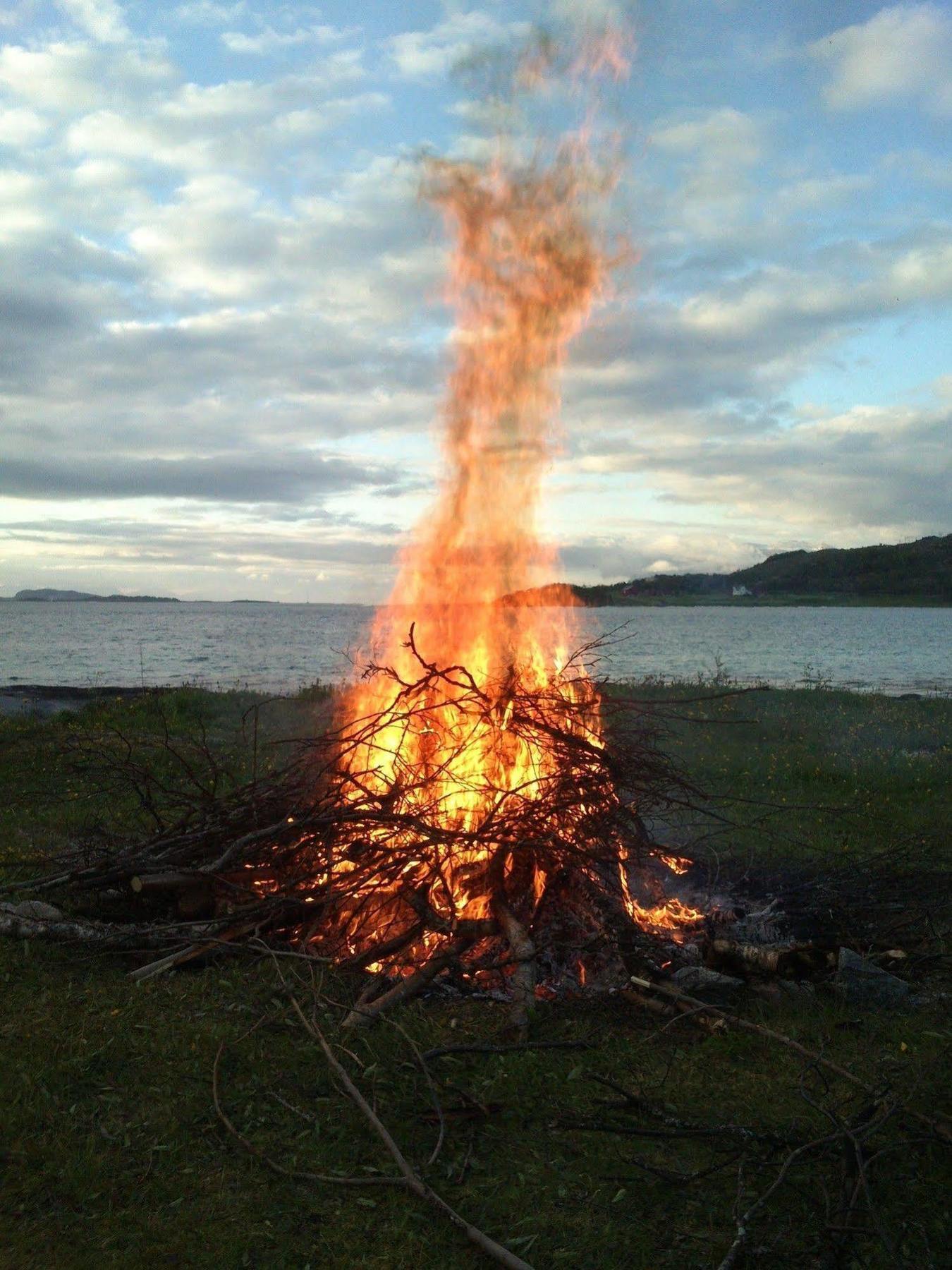 Tjeldsundbrua Camping Hotel Evenskjer Bagian luar foto