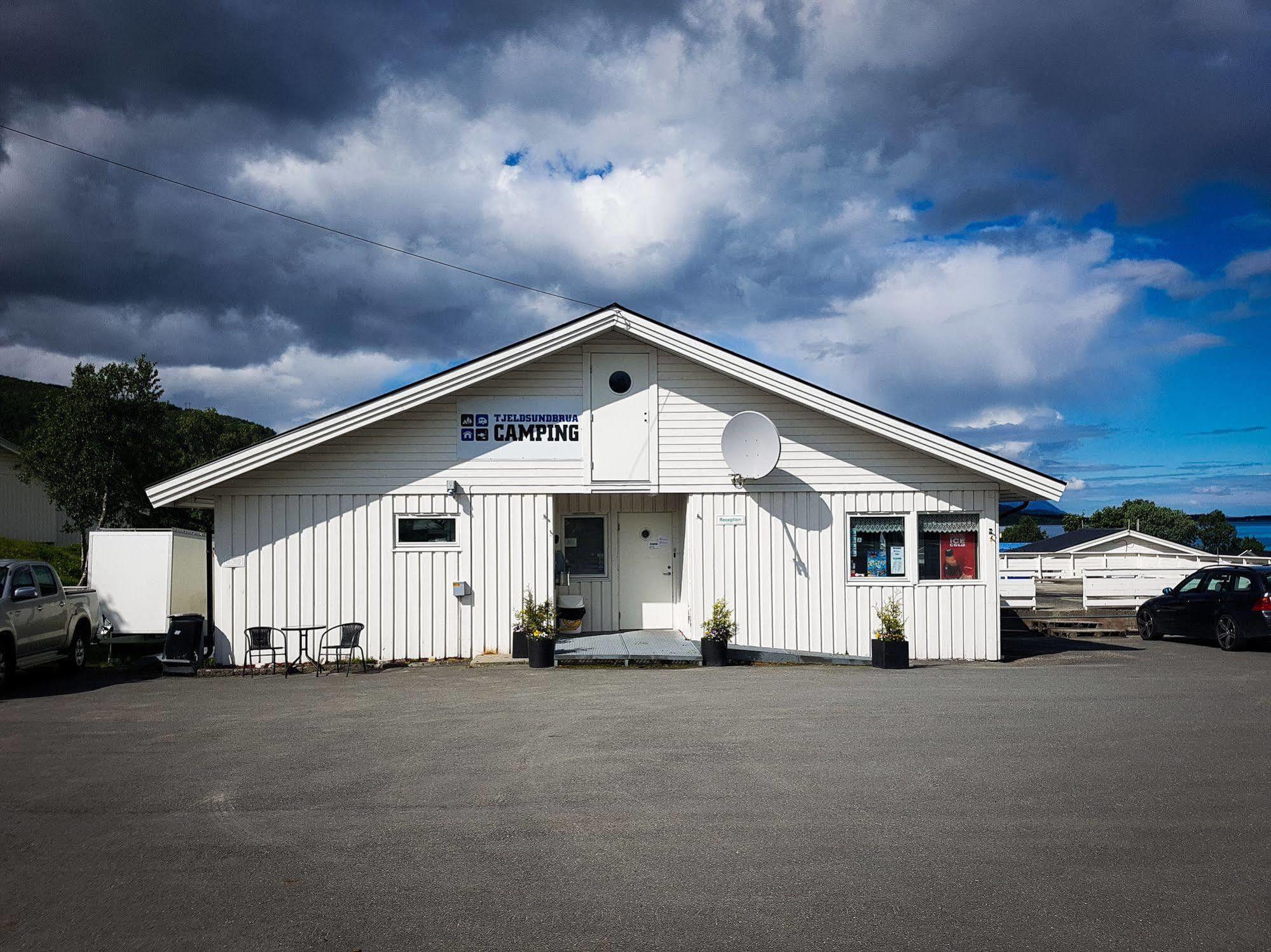 Tjeldsundbrua Camping Hotel Evenskjer Bagian luar foto