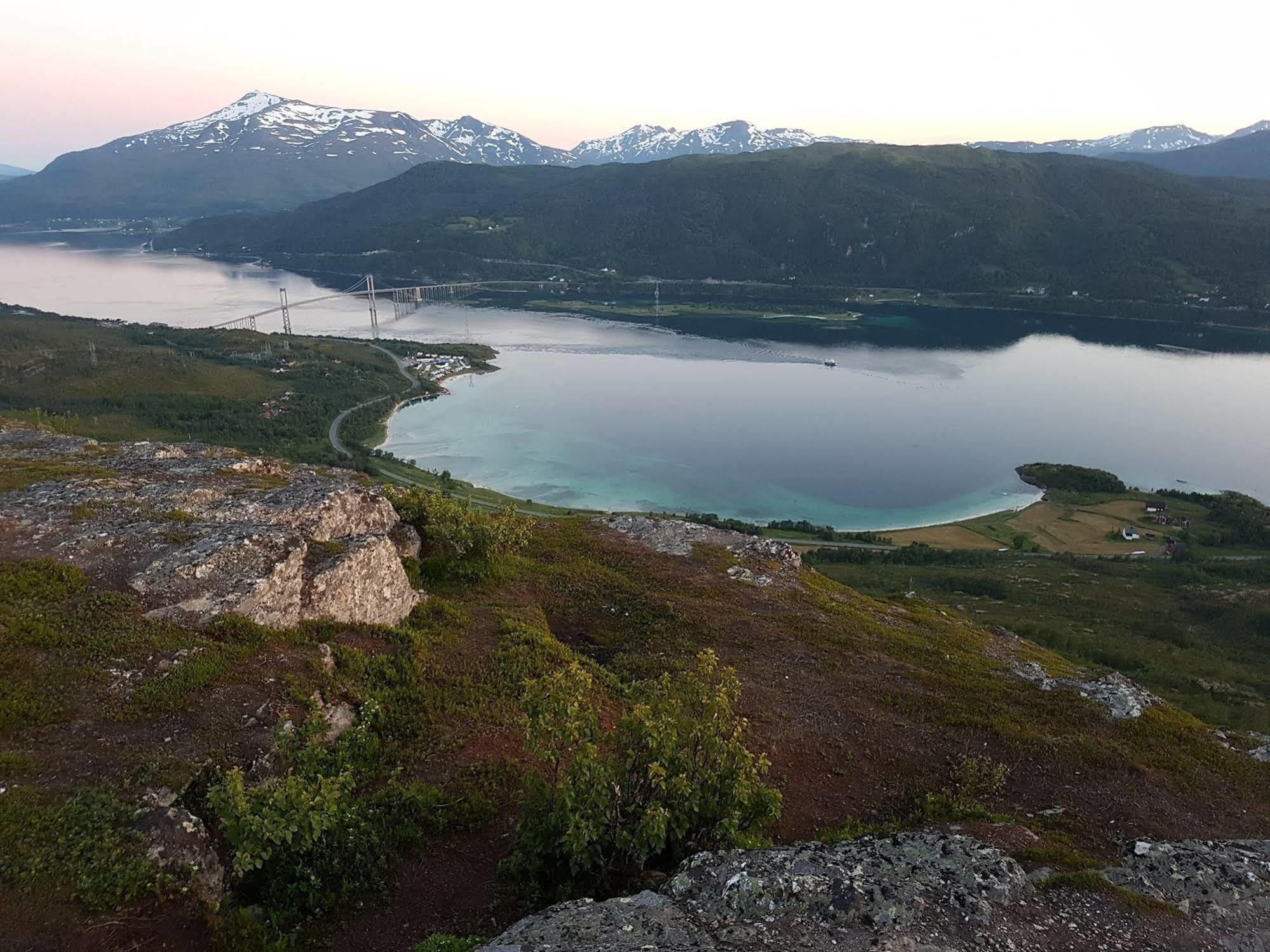 Tjeldsundbrua Camping Hotel Evenskjer Bagian luar foto