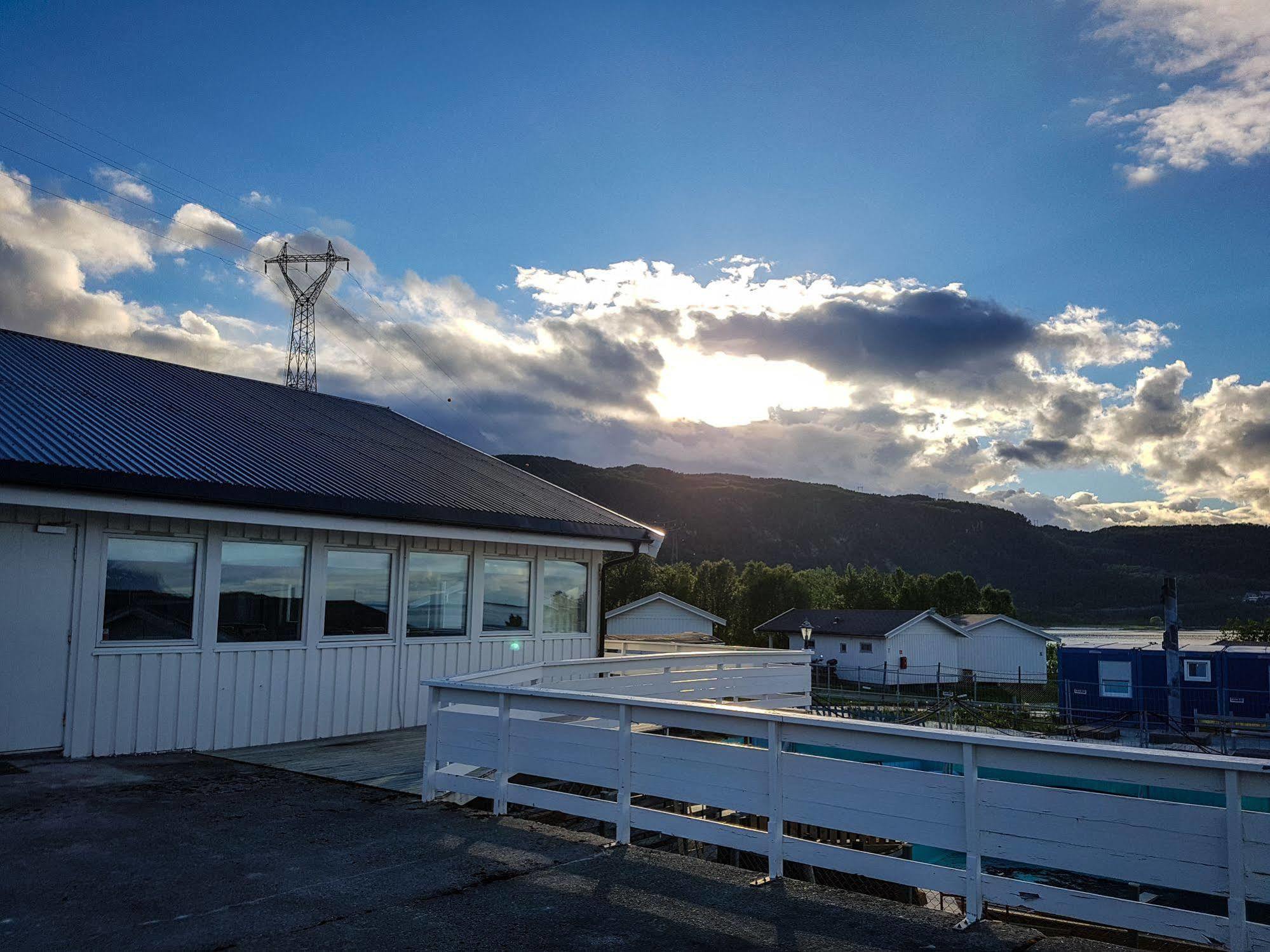 Tjeldsundbrua Camping Hotel Evenskjer Bagian luar foto