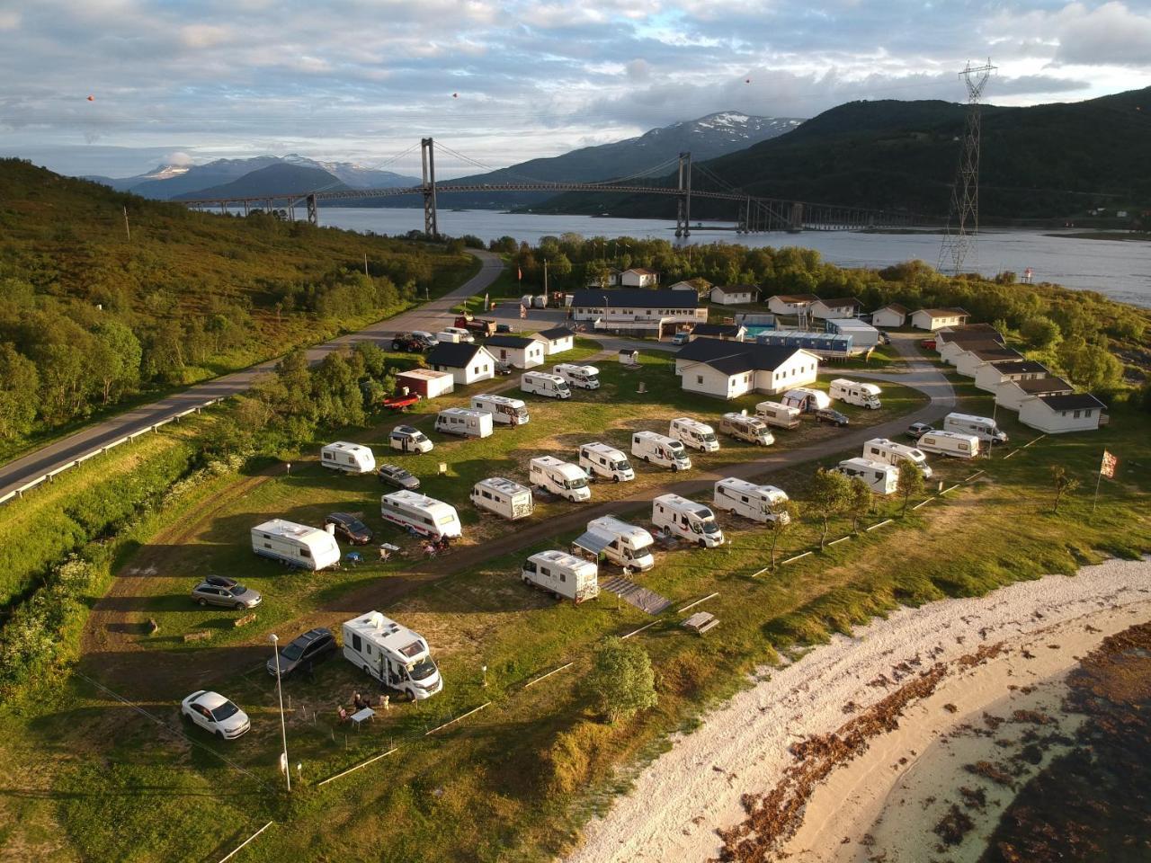 Tjeldsundbrua Camping Hotel Evenskjer Bagian luar foto